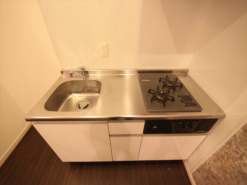 キッチン　システムキッチン（ガス2口）冷蔵庫・レンジ等ご用意できます