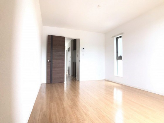 居室・リビング　※他号室の写真です。