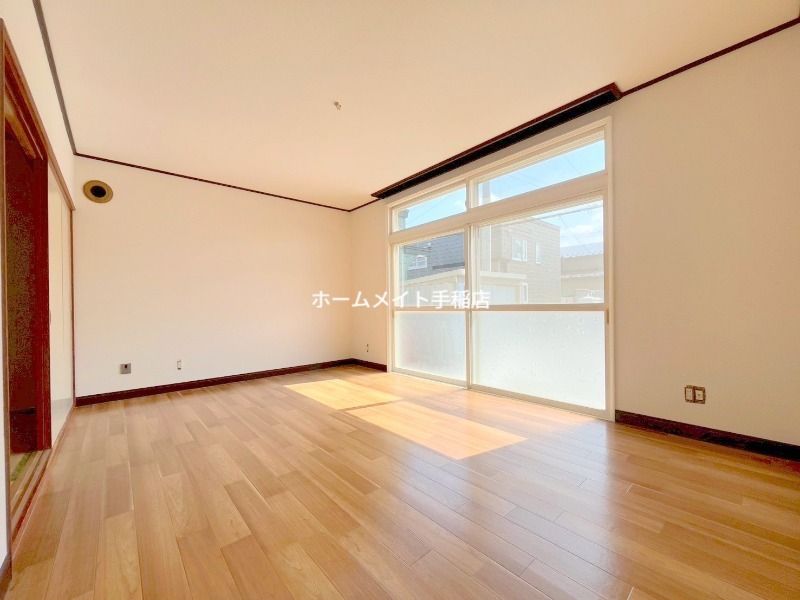 居室・リビング　広々リビングスペースございます！