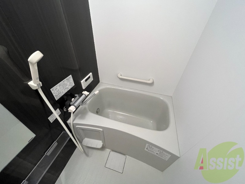 バス・シャワールーム　バスルームはこちらです、追い焚き機能もあります