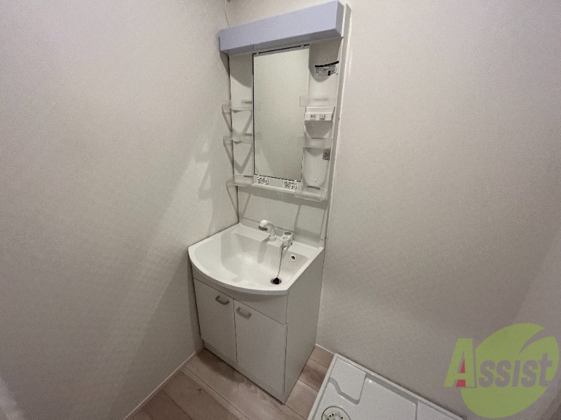 洗面設備　洗面化粧台は脱衣所内に、身だしなみはこちらで