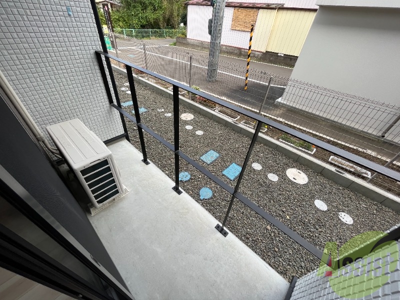 バルコニー　バルコニーはこちら、お洗濯は干せそうですね