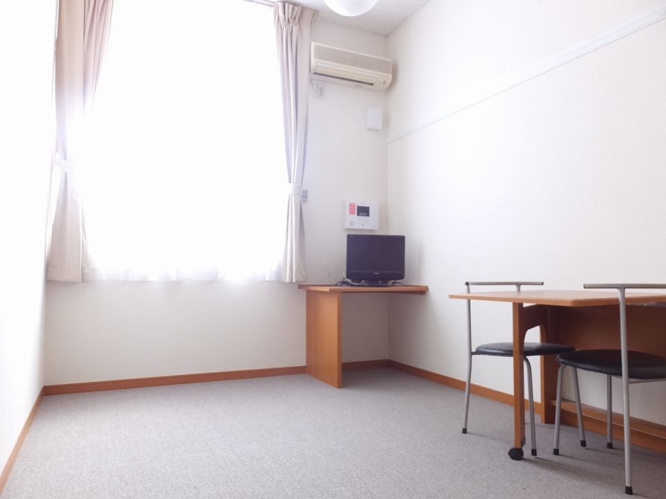 居室・リビング　家具家電設置済みのお部屋です。