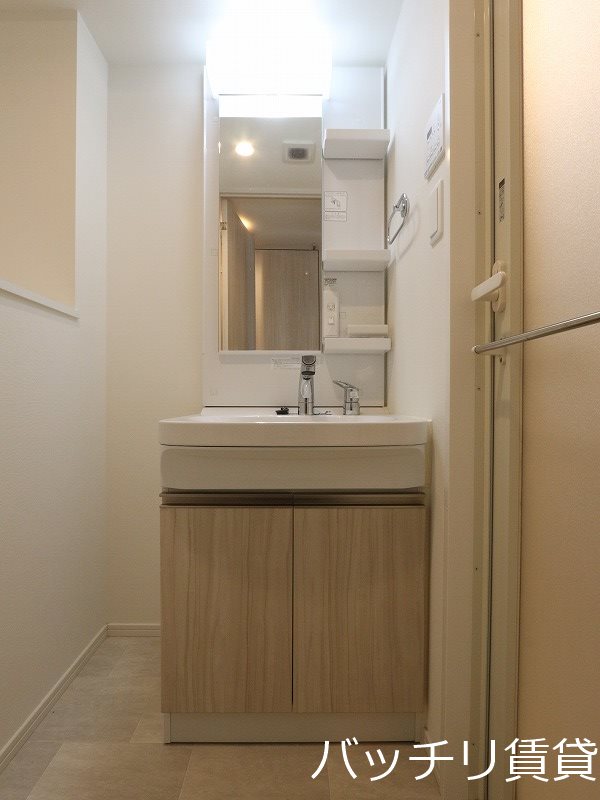 洗面設備　画像は別号室タイプの為、現状を優先いたします
