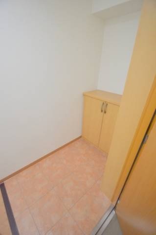 玄関　写真は別のお部屋のものでございます