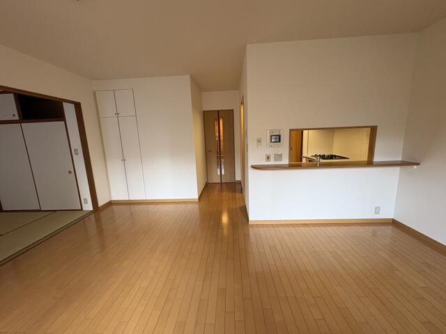 居室・リビング　こちらの居間で趣味の時間をお楽しみください