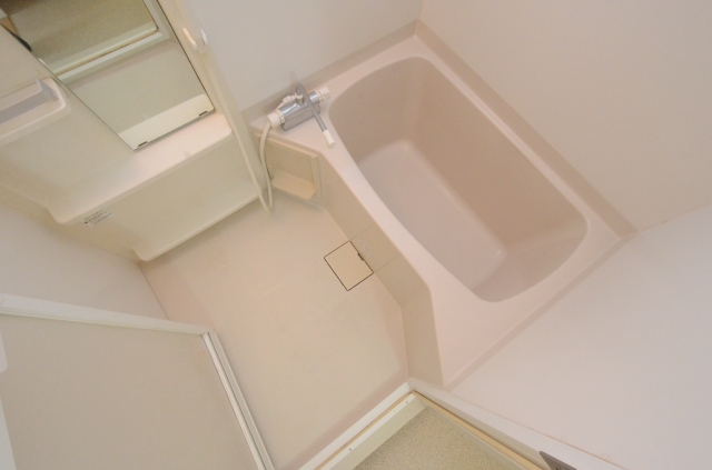 バス・シャワールーム　浴室乾燥機付きで便利です！