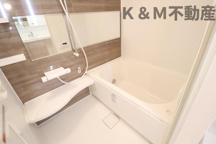 バス・シャワールーム　コンパクトで使いやすいお風呂です