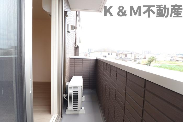 バルコニー　バルコニーからの眺めを楽しみながら食事をしませんか