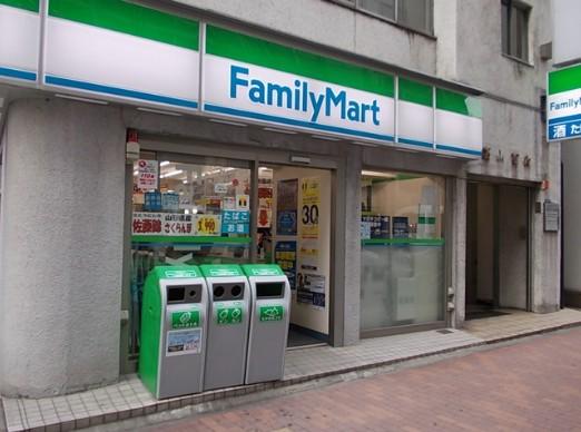 コンビニ　ファミリーマート 築地六丁目店（コンビニ）まで325m