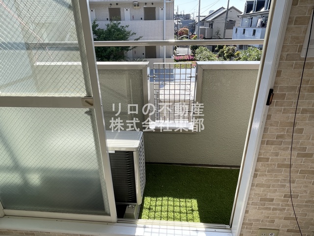 バルコニー　バルコニーがあるので洗濯物を太陽の下で干すことができます♪