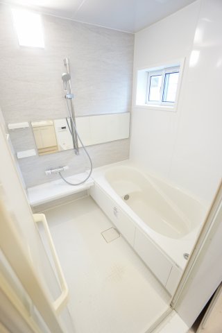 バス・シャワールーム　同物件、反転タイプの写真です。