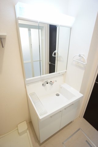 洗面設備　同物件、反転タイプの写真です。