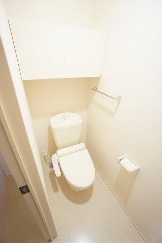 トイレ　同物件、反転タイプの写真です。