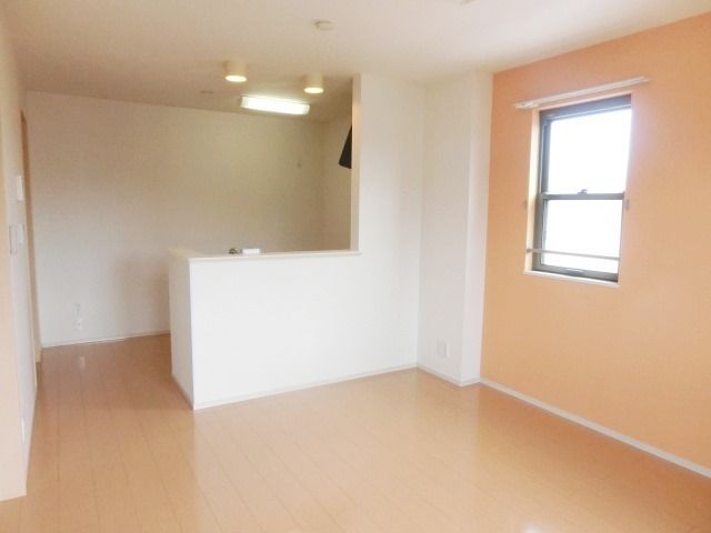 居室・リビング　2面採光で明るいですね