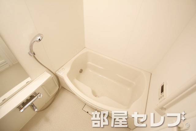 バス・シャワールーム　おいだき機能付き。