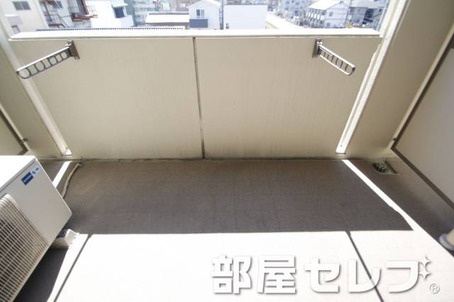 バルコニー　広々としたバルコニー。