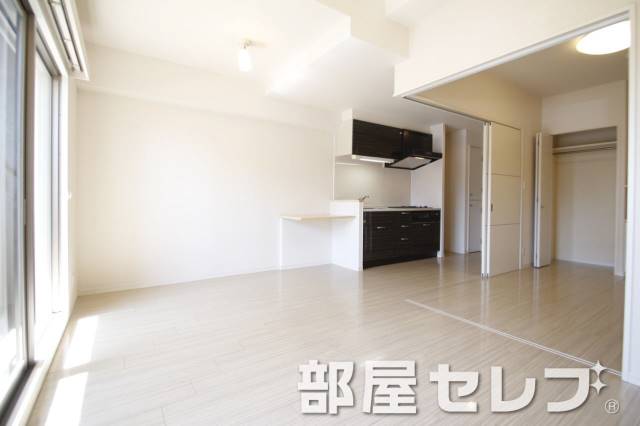 居室・リビング　日当たり良好なリビングルーム。