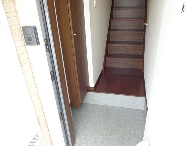 玄関　下駄箱付き玄関