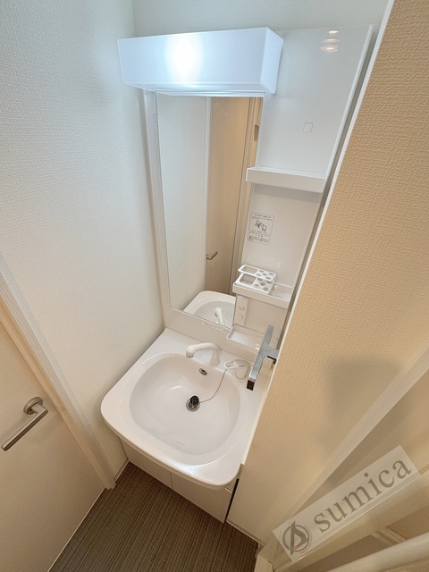 洗面設備　洗面台独立、洗髪洗面化粧台で朝の身支度もはかどります。