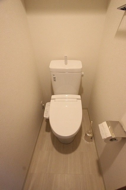 トイレ　同物件別号室の写真です。