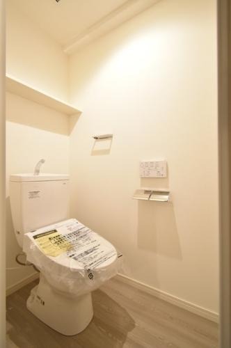 トイレ　嬉しい温水洗浄便座です