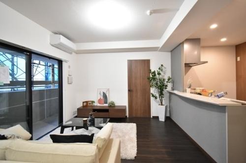 居室・リビング　家具の配置がイメージしやすいですね