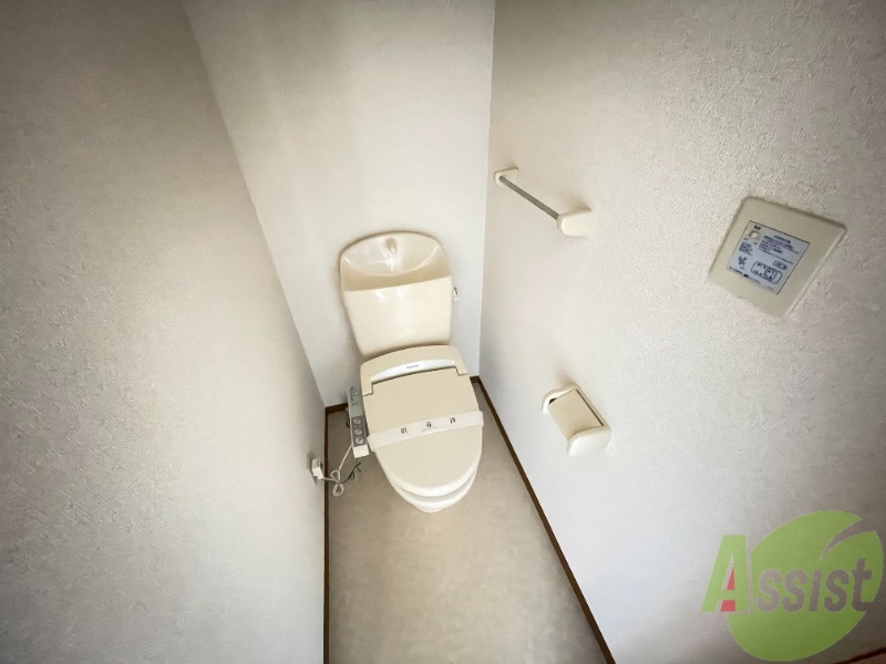 トイレ　トイレはウォシュレット付きで快適に過ごせそうです。