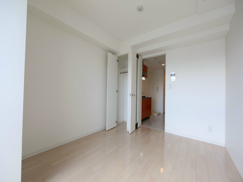 居室・リビング　洋室6.8帖　クローゼット付（収納充実してます）