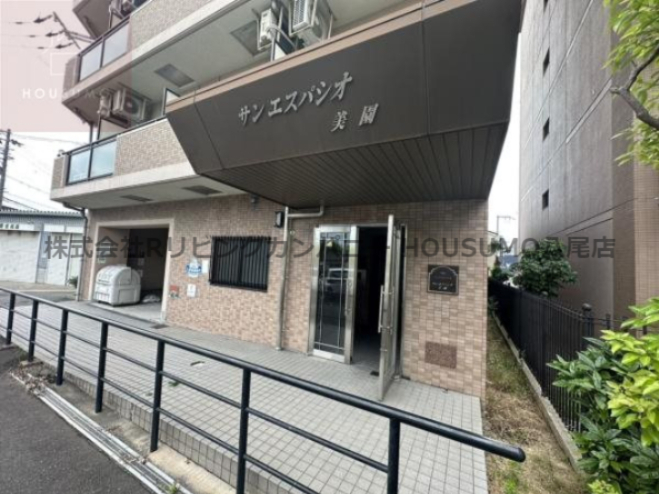 エントランス　ゆとりのあるエントランスです