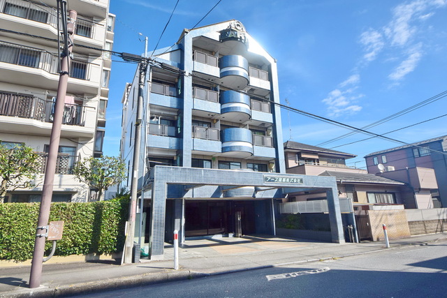 建物外観　～青い空、白い雲っ～