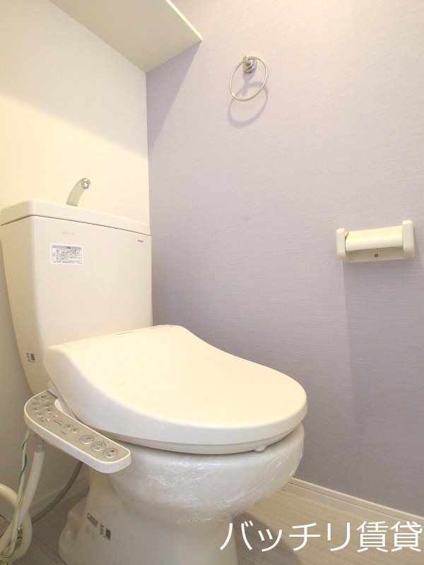 トイレ　別号室タイプの為、現状を優先致します。