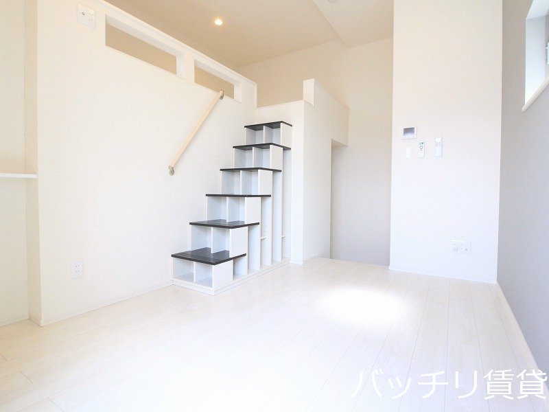 居室・リビング　別号室タイプの為、現状を優先致します。