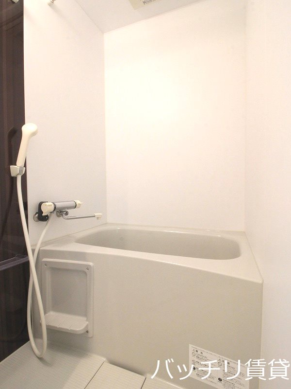 バス・シャワールーム　別号室タイプの為、現状を優先致します。