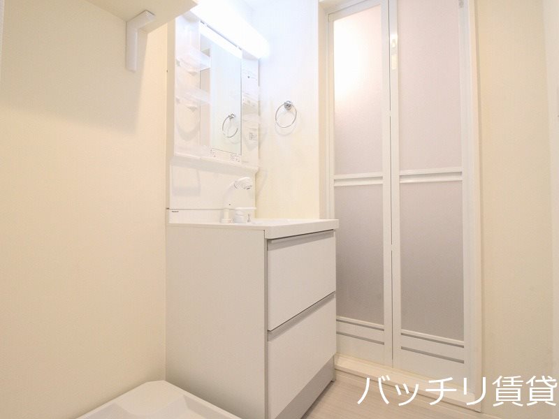 洗面設備　別号室タイプの為、現状を優先致します。