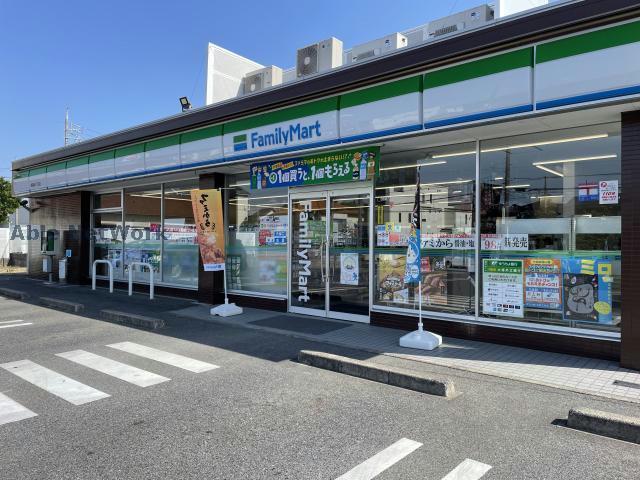コンビニ　ファミリーマート梅森坂三丁目店（コンビニ）まで625m
