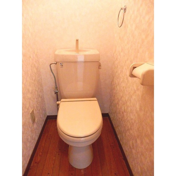 トイレ　ウォームレット付き