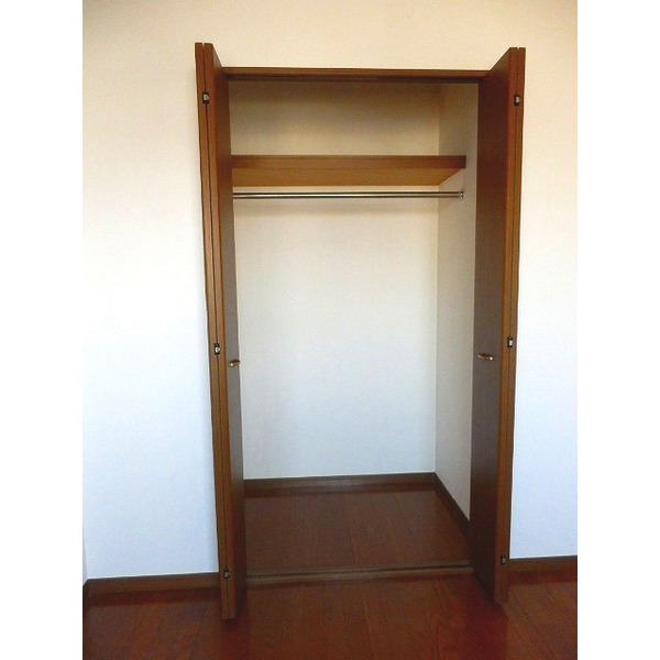 収納　便利な棚付き