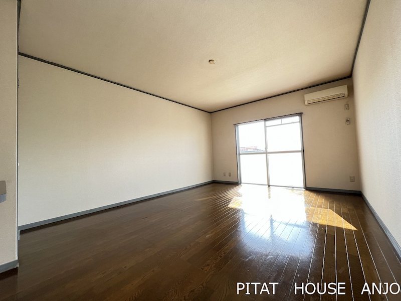 居室・リビング　参考写真３-C