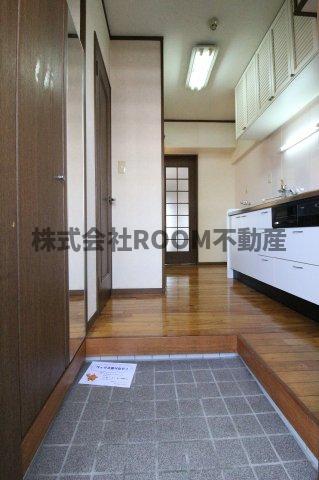 エントランス　落ち着いたエントランスです