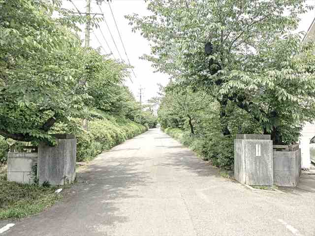 中学校　大府中学校（中学校）まで590m