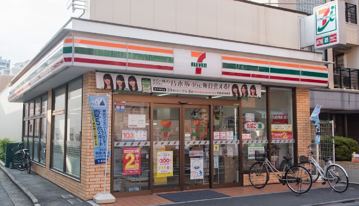 コンビニ　セブンイレブン千住仲町店（コンビニ）まで490m