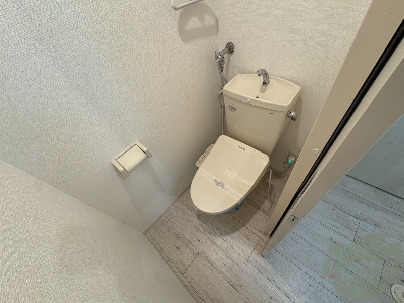 トイレ　シャワートイレになっているので快適です！
