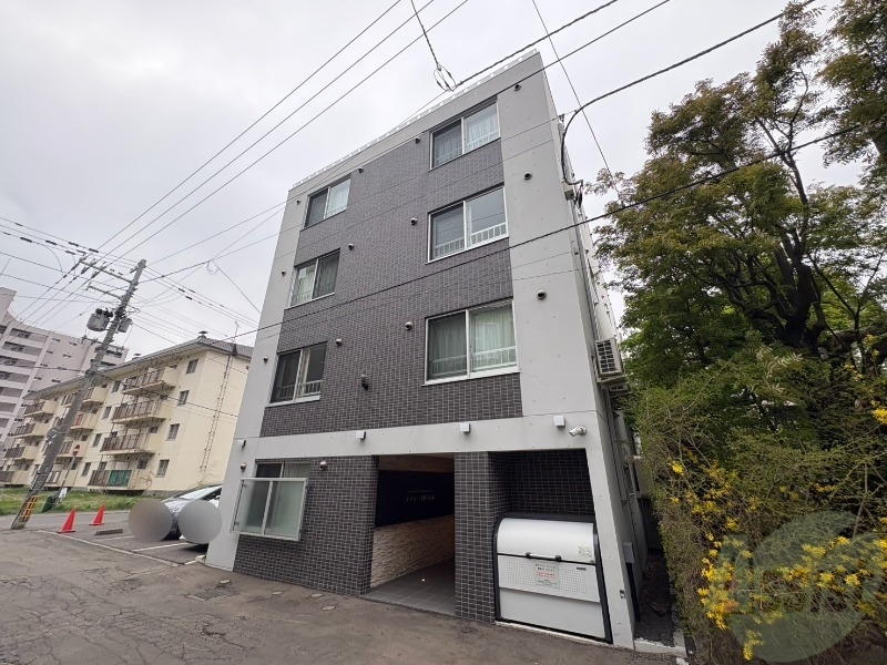 建物外観　札幌市中央区南二条西「ラフィーネ医大前」
