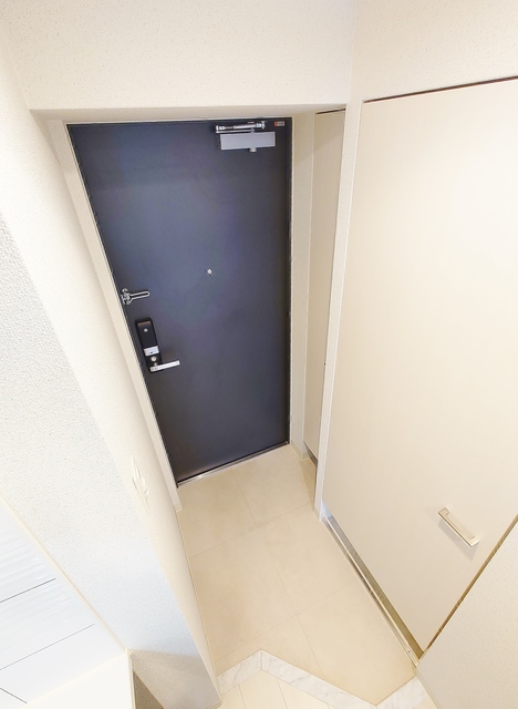 玄関　シューズＢＯＸ付き玄関・テンキーロック