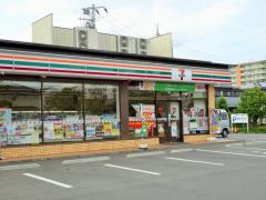 コンビニ　セブンイレブン（コンビニ）まで356m