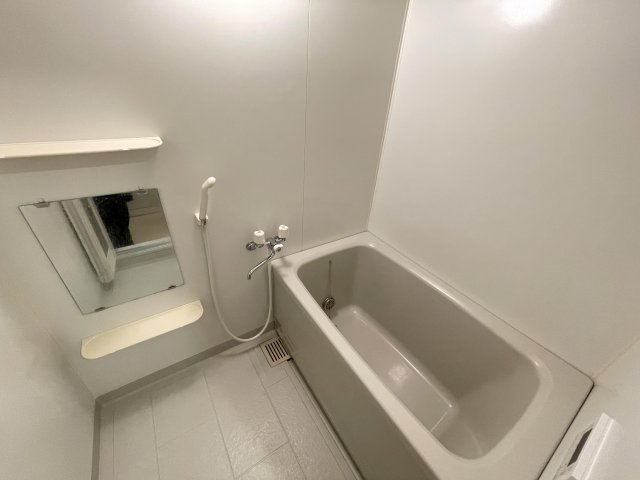 バス・シャワールーム　コンパクトで使いやすいお風呂です