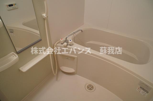 バス・シャワールーム　コンパクトで使いやすいお風呂です