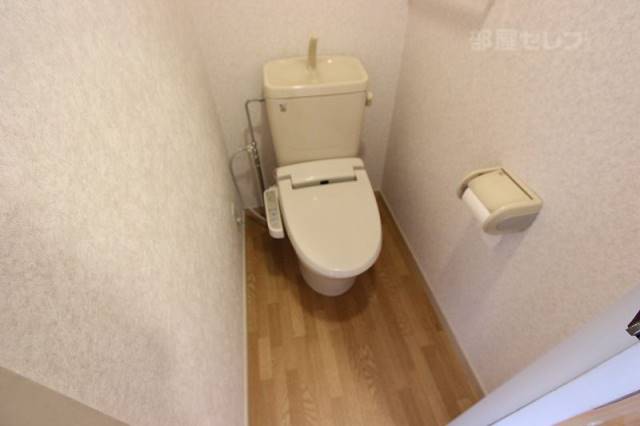 トイレ　ウォシュレット付き。