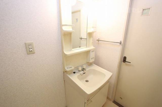 洗面設備　独立ですのでゆっくり身なりを整えれます。
